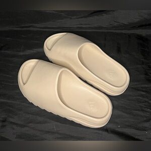 Yeezy Slide Bone